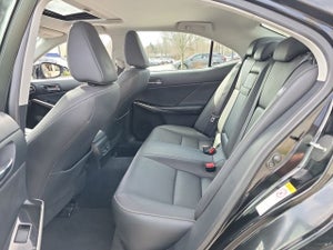 2016 Lexus IS 300 Premium Package w/Navigation